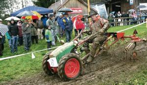 motocoltivatore con voltafieno