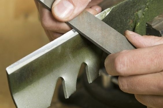 Come affilare la lama del tosaerba